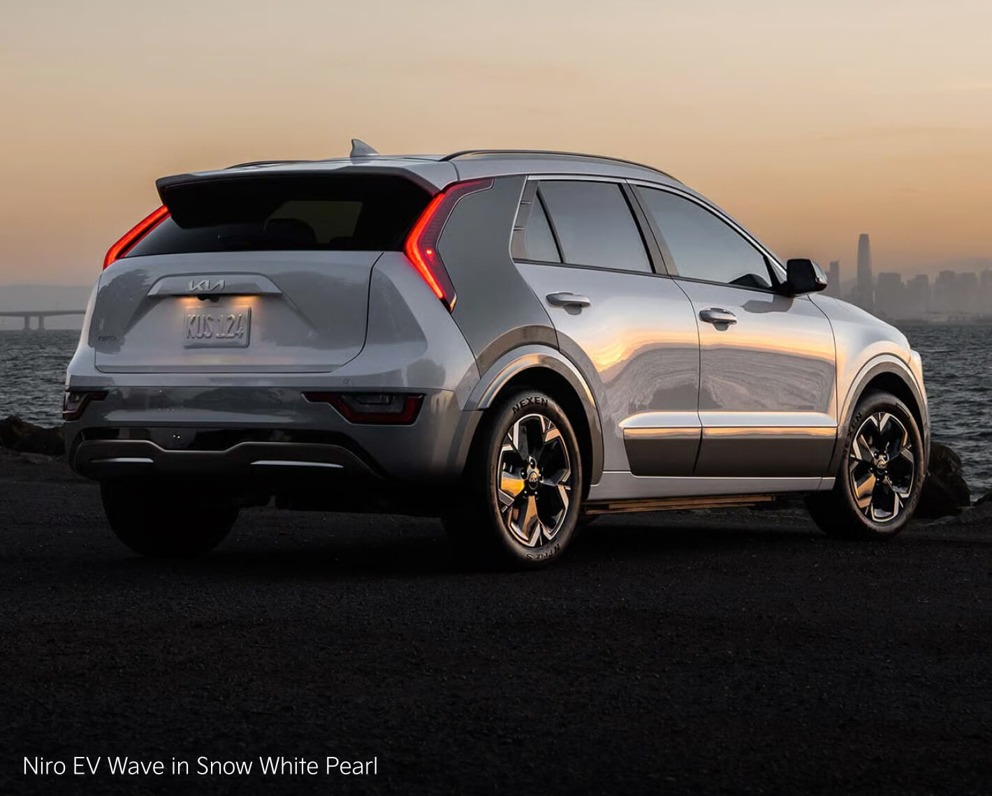 Niro EV Wave in Snow White Pearl